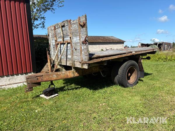 Lantbrukskärra bromsad