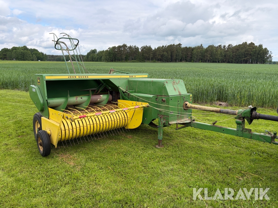 Småbalspress John Deere 342A