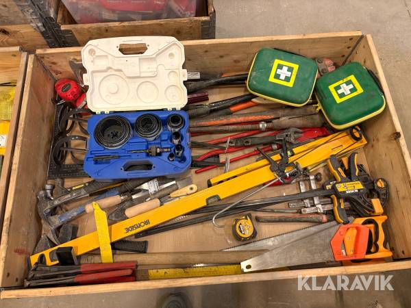 Parti med diverse byggverktyg