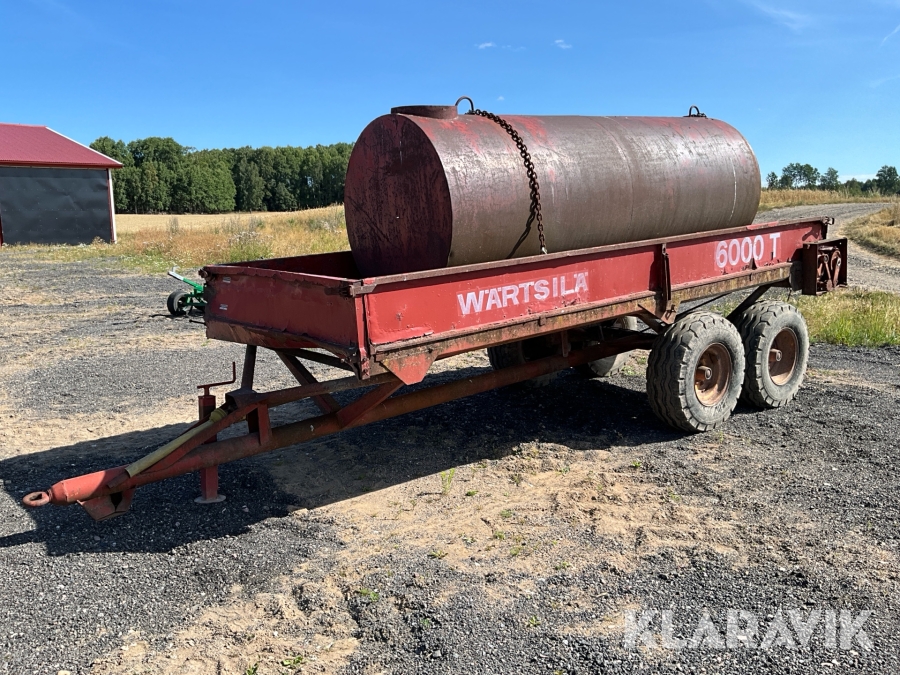 Vattentank på kärra