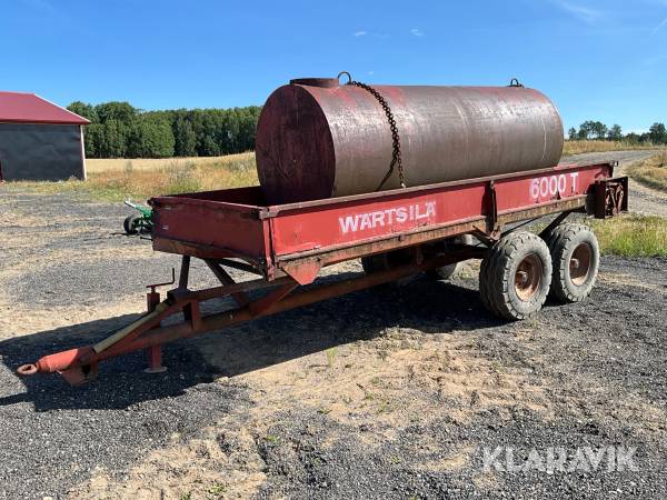 Vattentank på kärra