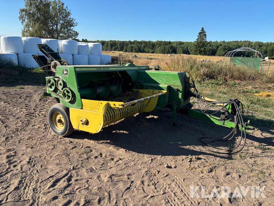 Balpress John Deere 456 A med kastare