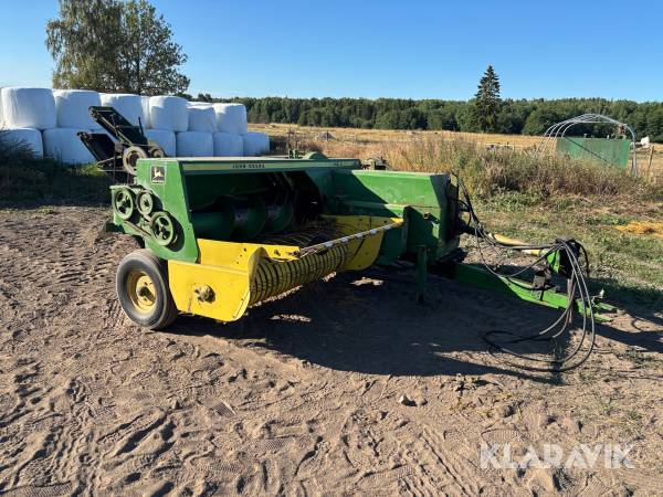 Balpress John Deere 456 A med kastare
