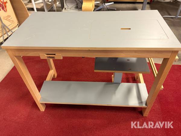 Symaskinsbord med elhiss Sjöbergs