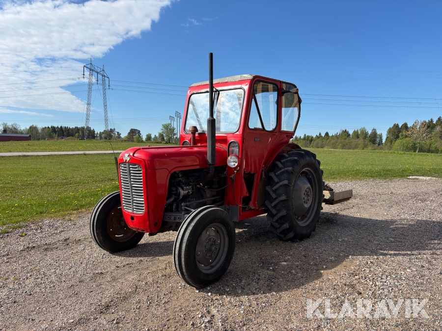 Veterantraktor Massey Ferguson 35 3cyl med lastbrygga och snökedjor