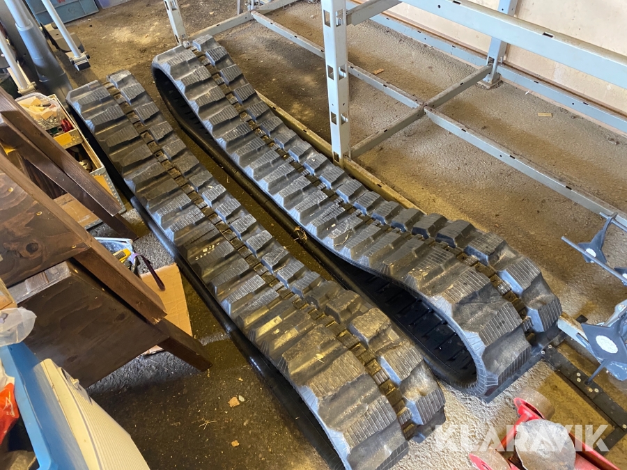 Larvband till grävmaskin 300x55,5x82 2 st nya