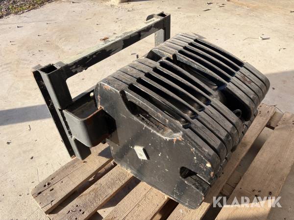 Frontviktspaket med trimafäste AGCO 650 kg