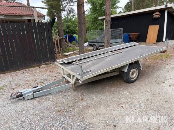 Personbilssläp tippbart med avtagbara lämmar