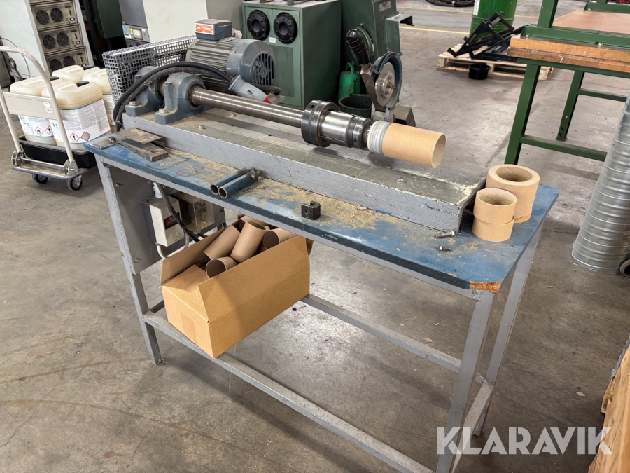 Skärmaskin till papprullar