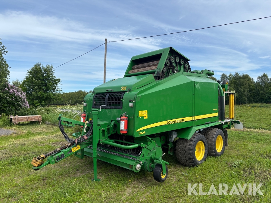 Rundbalspress John Deere 744 premium