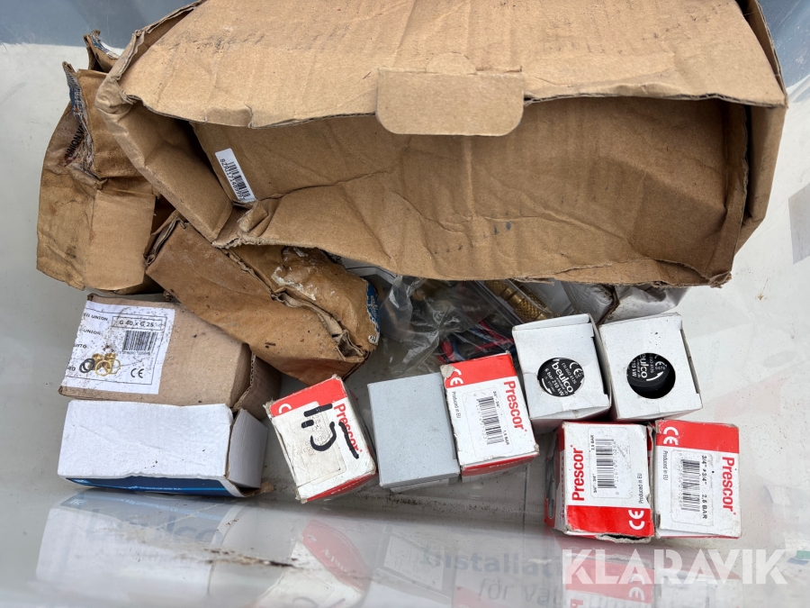 Parti med blandade VVS-artikar