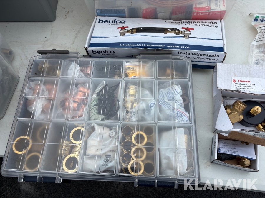 Parti med blandade VVS-artikar