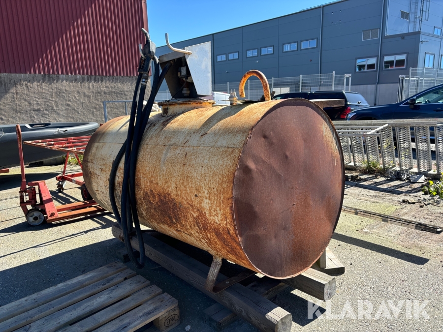 Dieseltank med pump