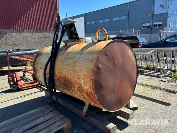 Dieseltank med pump