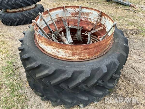 Dubbelmontage Goodyear 12.4-38