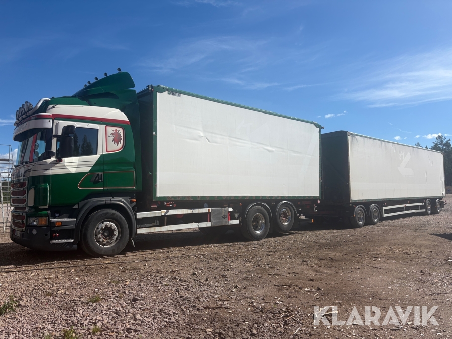 Flisbil Scania R560 med släp