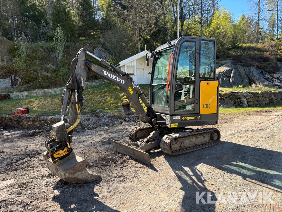 Grävmaskin Volvo EC18E med skopor och Engcon-rotator