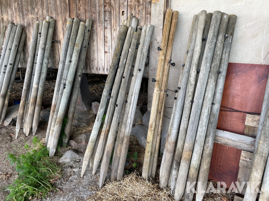 Stängselstolpar i trä ca 120 st  