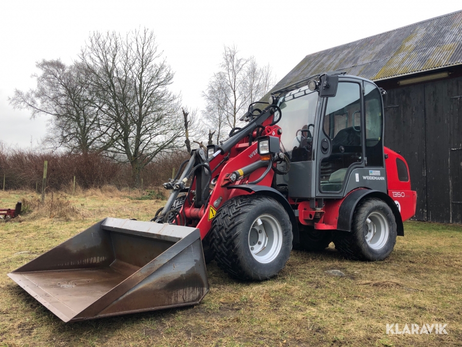 Kompaktlastare Weidemann 1350 med skopa och gafflar