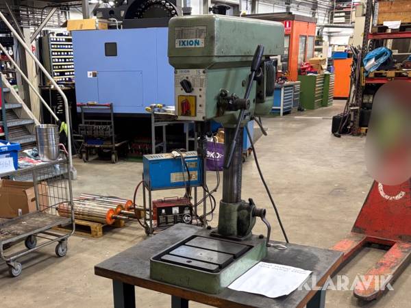 Pelarborr med bord Ixion BT 15P