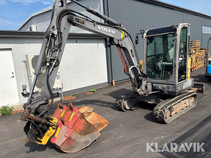 Grävmaskin Volvo EC 35C med tiltrotator