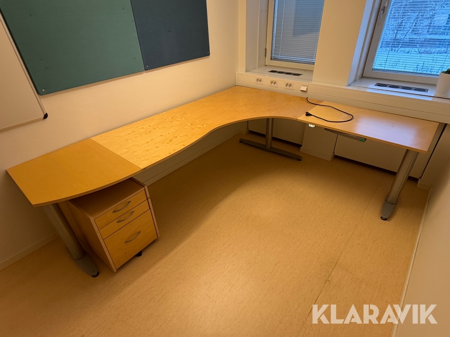Skrivbord och hurts Kinnarps Elektriskt höj och sänkbar