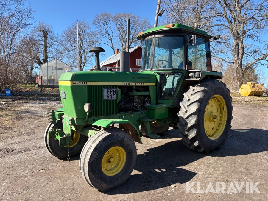 Veterantraktor John Deere 4230