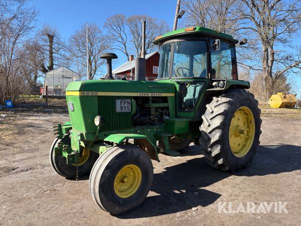Veterantraktor John Deere 4230