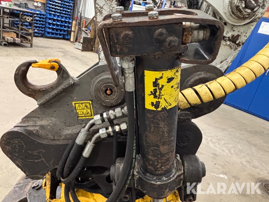 Grävmaskin Takeuchi TB153FR med rototilt och skopa