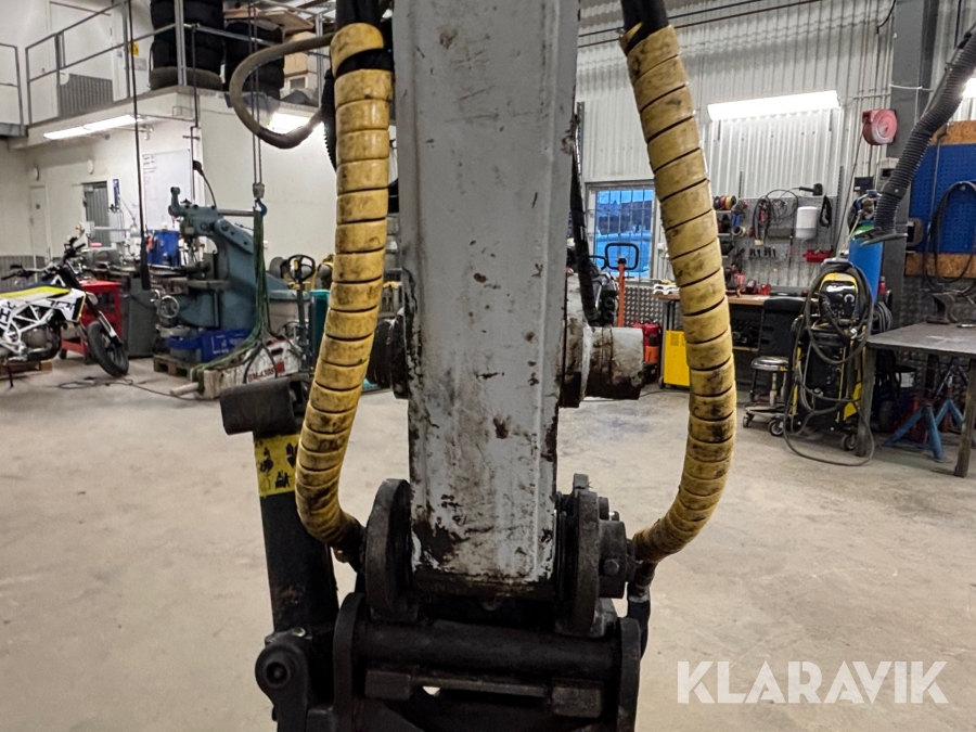 Grävmaskin Takeuchi TB153FR med rototilt och skopa