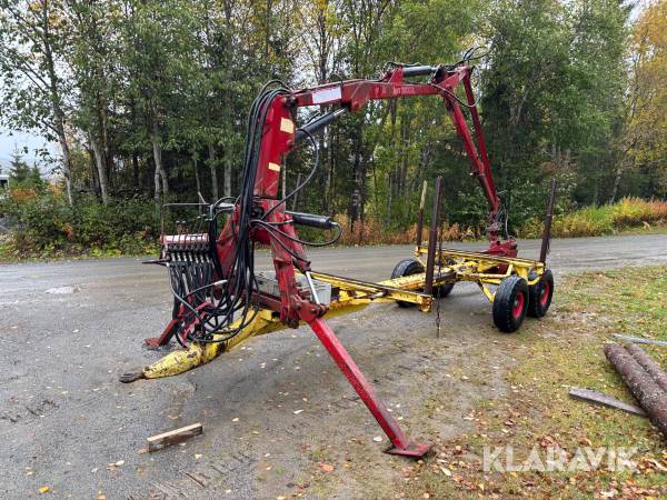 Skogsvagn med kran Nokka HK 2500A