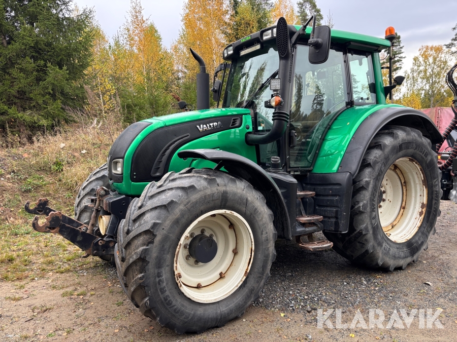 Traktor Valtra N142 Versu