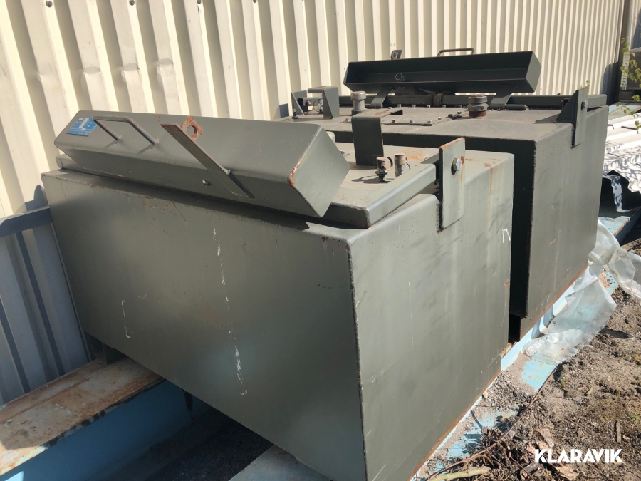 Klaravik Auktioner | 2st Tankar 460L