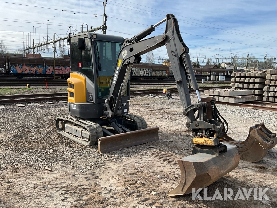 Grävmaskin Volvo ECR25D med tiltrotator och 4 skopor S40