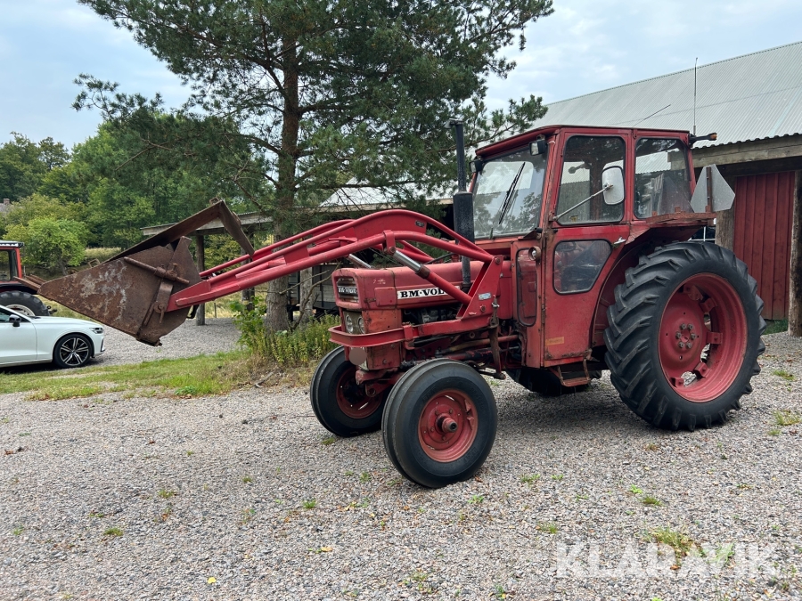 Traktor Volvo BM T 430 med frontlastare och servostyrning
