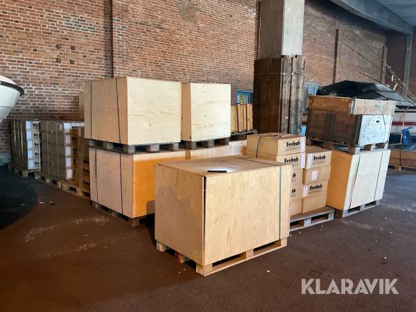 Parti med Brandkårsmaterial 21pall. brandslangar, skyddsutrustning mm