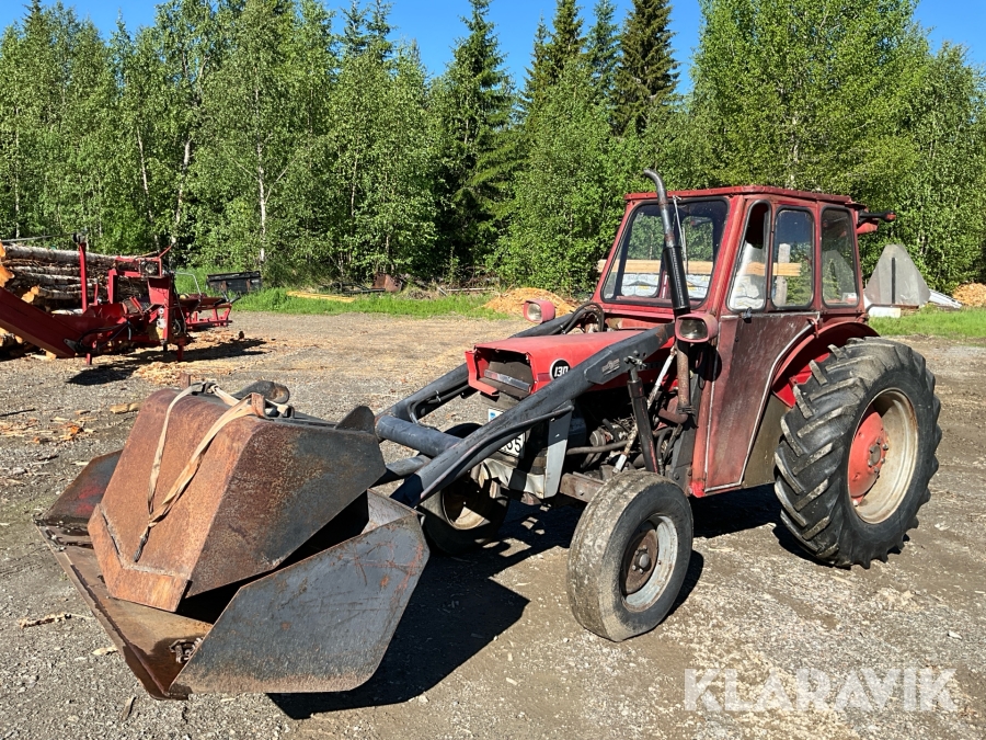 Veterantraktor Massey Ferguson 130 med skopor