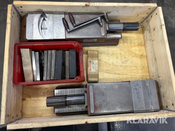 2st maskinskruvstycken Allmatic med diverse backar