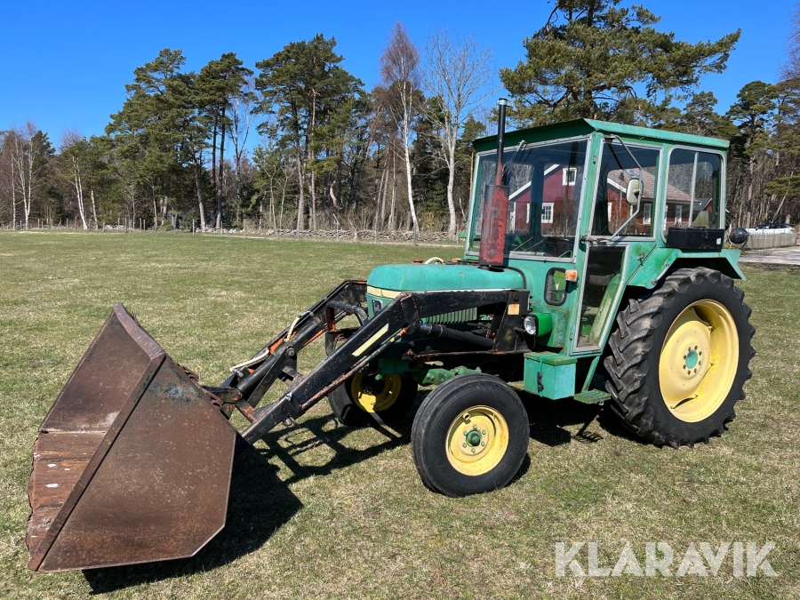 Traktor John Deere 1130 med lastare och skopa