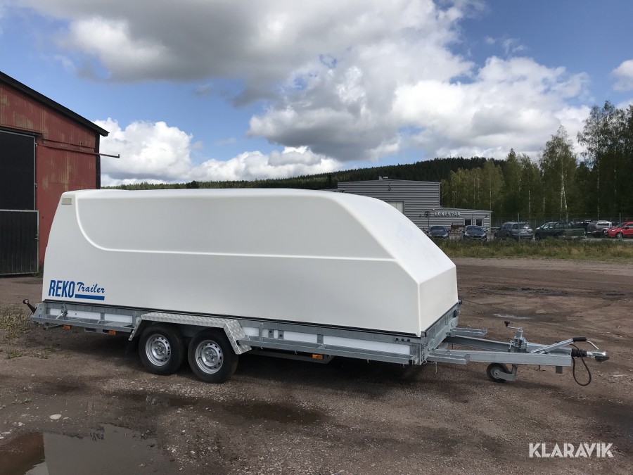 Släpvagn med kåpa