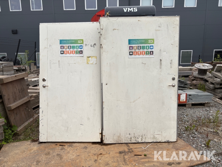 Ståldörrar 2 st komplett med karmar