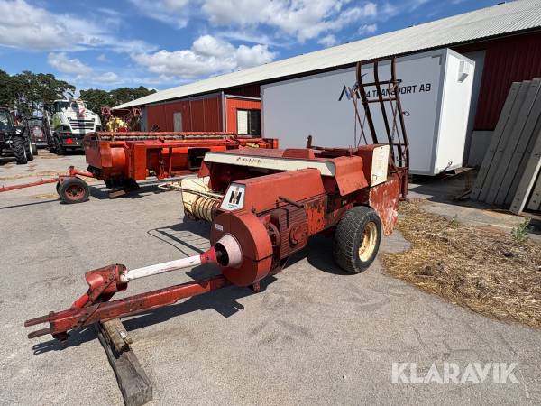 Småbalspress International Harvester 440T