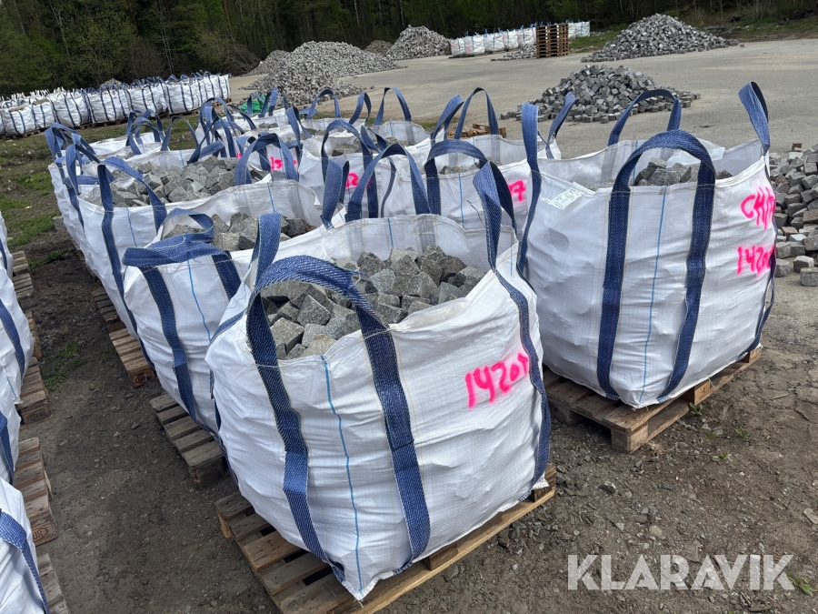 Smågatsten / Gatsten Portugisisk Granit 8/11 - Totalt cirka 17 ton / 85m2