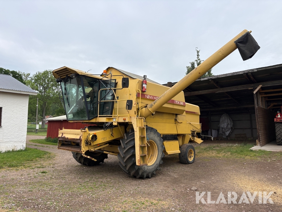 Skördetröska New Holland TX36 20fot med skärbordsvagn