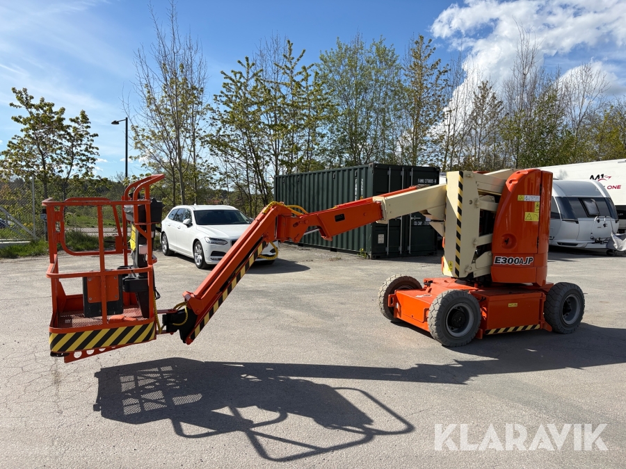 Vikbomslift JLG E300AJP