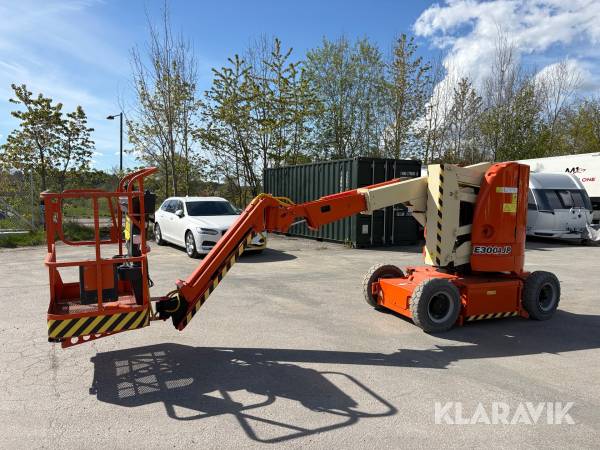 Vikbomslift JLG E300AJP