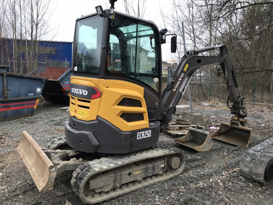 Grävmaskin 2,5 ton med Rototilt + Skopor