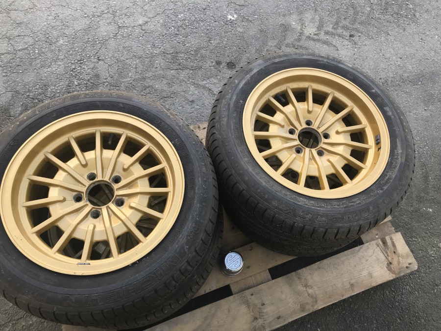 4 st Däck med fälg  passar Volvo 740, 940