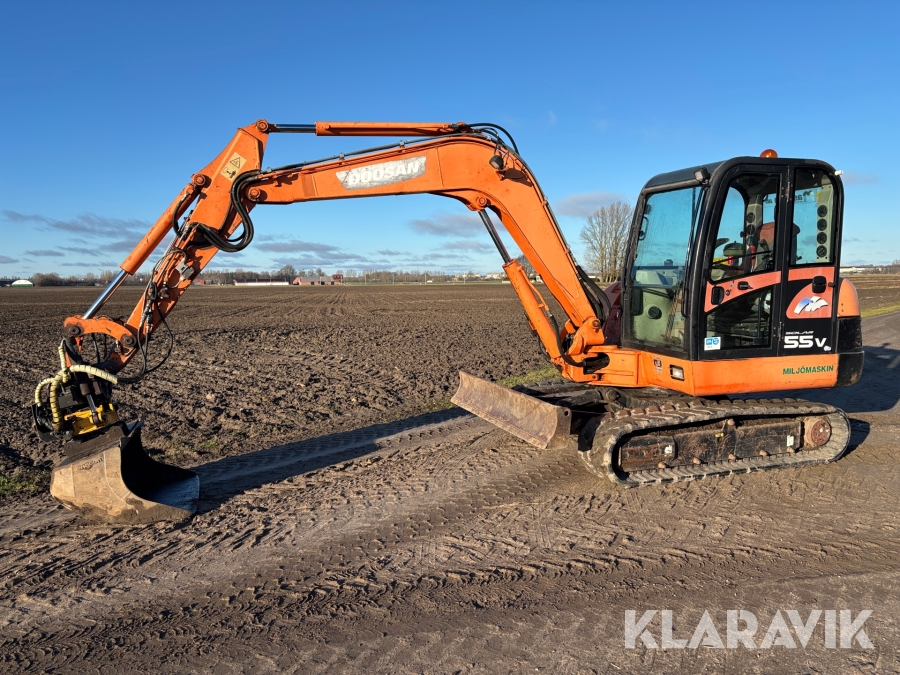 Grävmaskin Doosan S55-VPLUS med rotortilt och redskap