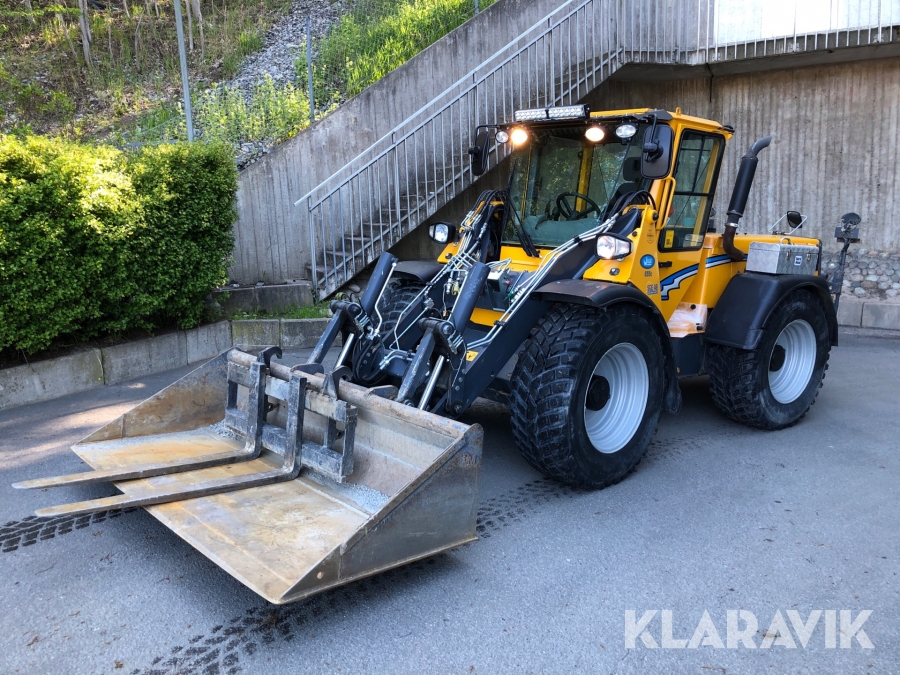 Redskapsbärare Wille 655 C med vikplog sandspridare skopa gafflar 